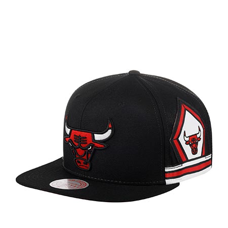 Бейсболка MITCHELL NESS арт. 6HSSLD21011-CBUBLCK Chicago Bulls NBA (черный)