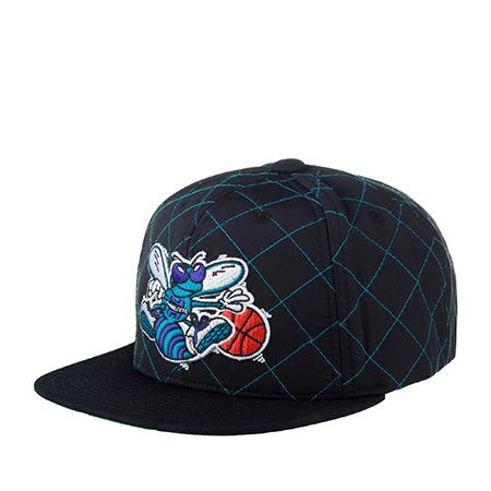 Бейсболка MITCHELL NESS арт. HHSS1212-CHOYYPPPBLCK Charlotte Hornets NBA (черный)