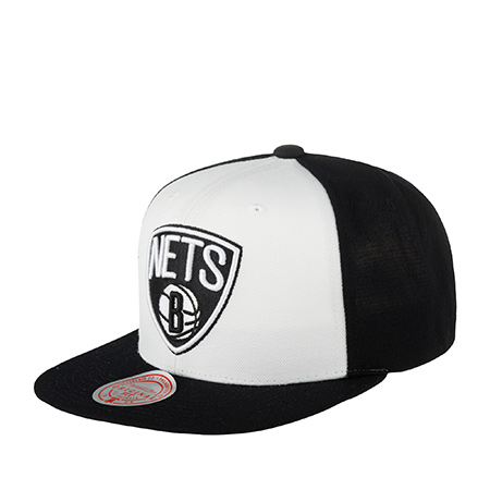 Бейсболка MITCHELL NESS арт. HHSS1051-BNEYYPPPWHBK Brooklyn Nets NBA (белый / черный)
