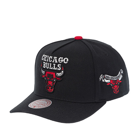 Бейсболка MITCHELL NESS арт. HP13831-CBUBLCK Chicago Bulls NBA (черный)