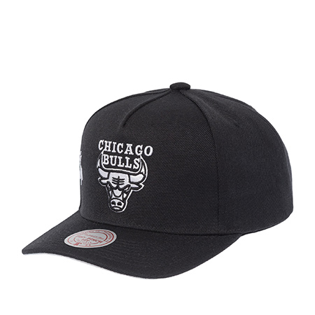 Бейсболка MITCHELL NESS арт. HP10055-CBUBLCK Chicago Bulls NBA (черный)