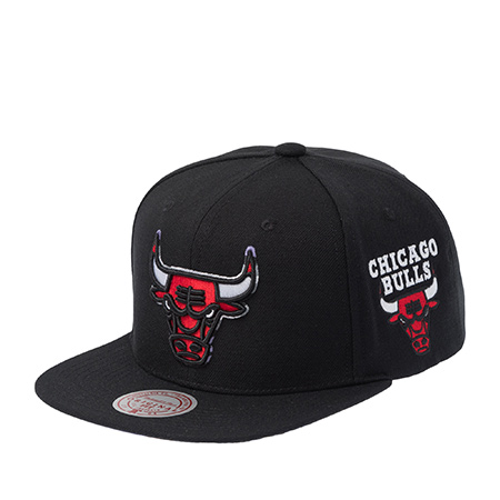 Бейсболка MITCHELL NESS арт. HS11485-CBUBLCK Chicago Bulls NBA (черный)