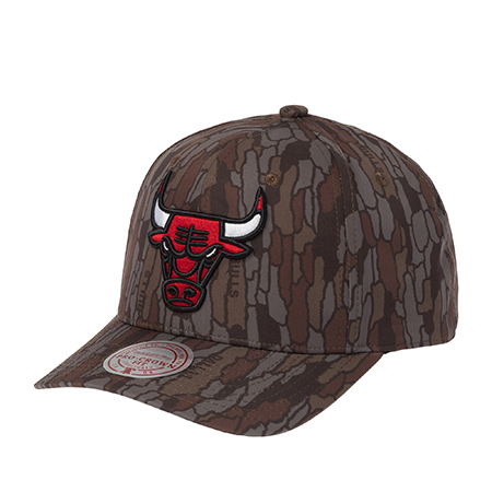 Бейсболка MITCHELL NESS арт. HP15007-CBUCAMO Chicago Bulls NBA (серый / коричневый)