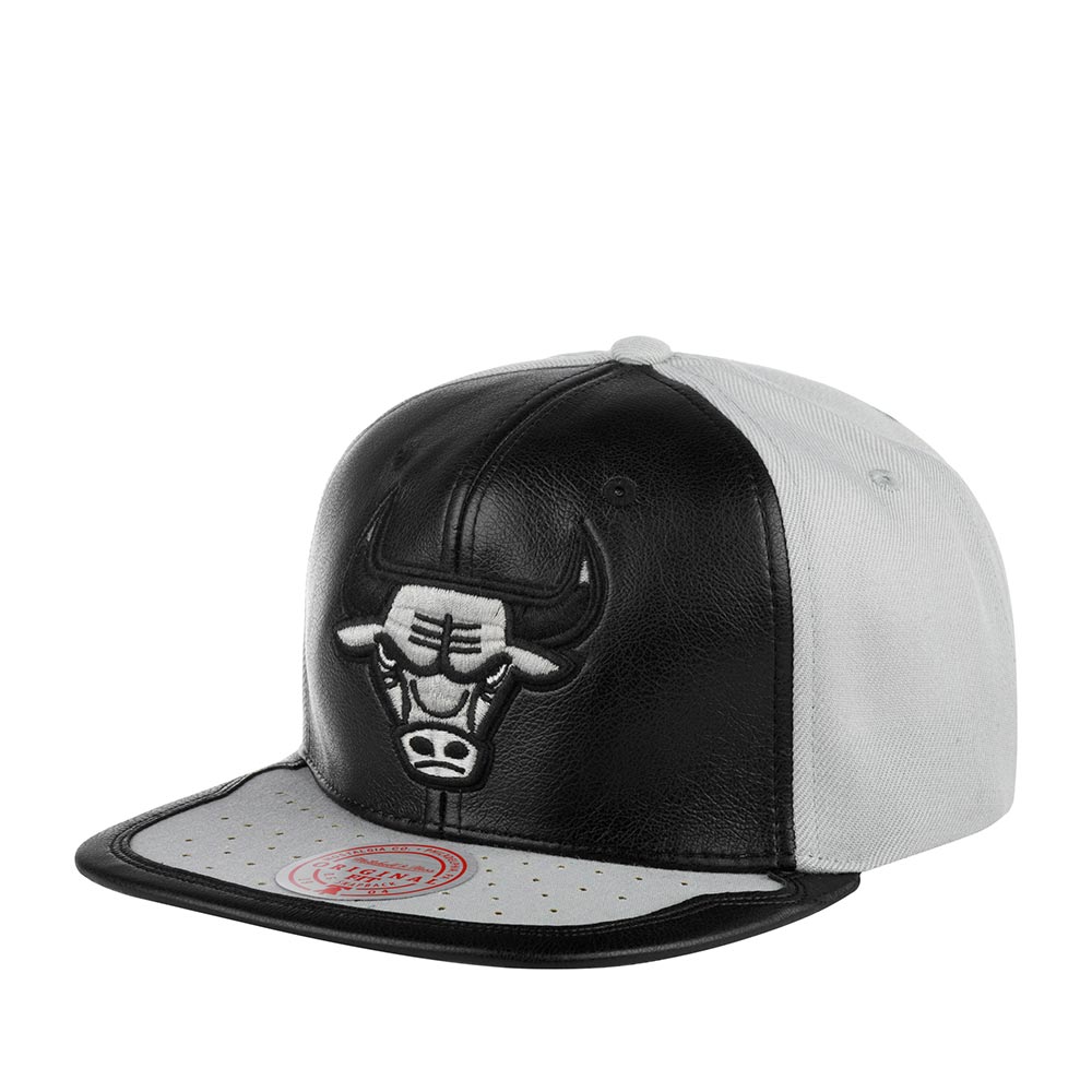 Бейсболка MITCHELL NESS арт. 6HSSMM19224-CBUBKGY Chicago Bulls NBA (черный / серый)