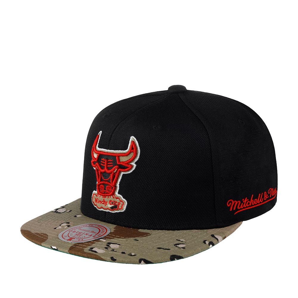 Бейсболка MITCHELL NESS арт. HHSS1101-CBUYYPPPBLCK Chicago Bulls NBA (черный)