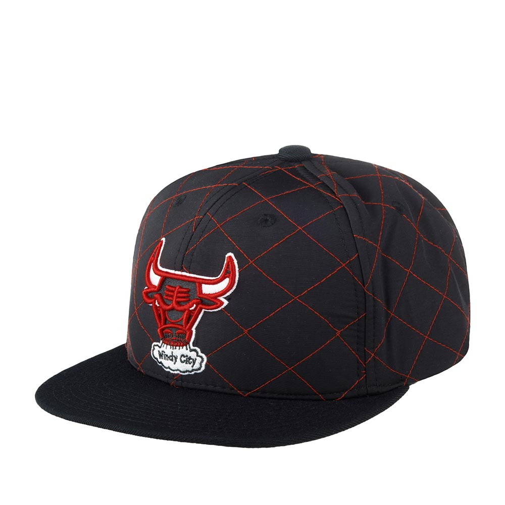 Бейсболка MITCHELL NESS арт. HHSS1212-CBUYYPPPBLCK Chicago Bulls NBA (черный)