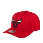 Бейсболка MITCHELL NESS арт. HHSS3257-CBUYYPPPRED1 Chicago Bulls NBA (красный)