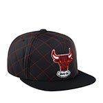 Бейсболка MITCHELL NESS арт. HHSS1212-CBUYYPPPBLCK Chicago Bulls NBA (черный)