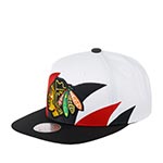 Бейсболка MITCHELL NESS арт. 6HSSSH22088-CBHWHIT Chicago Blackhawks NHL (белый / черный)