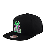 Бейсболка MITCHELL NESS арт. HHSS5471-MBUYYPPPBLCK Milwaukee Bucks NBA (черный)