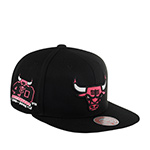 Бейсболка MITCHELL NESS арт. HHSS5762-CBUYYPPPBLCK Chicago Bulls NBA (черный)
