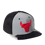 Бейсболка MITCHELL NESS арт. HHSS1102-CBUYYPPPGYBK Chicago Bulls NBA (серый / черный)