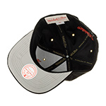 Бейсболка MITCHELL NESS арт. HHSS5822-CBUYYPPPBKRD Chicago Bulls NBA (черный /красный)