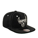 Бейсболка MITCHELL NESS арт. HHSS7347-CBUYYPPPBLCK Chicago Bulls NBA (черный)
