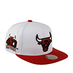 Бейсболка MITCHELL NESS арт. HS8791-CBUWHIT Chicago Bulls NBA (белый / красный)