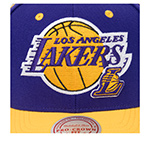 Бейсболка MITCHELL NESS арт. HP8764-LALPURP Los Angeles Lakers NBA (фиолетовый / желтый)