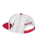 Бейсболка MITCHELL NESS арт. HS11452-CBUWHIT Chicago Bulls NBA (красный / белый)