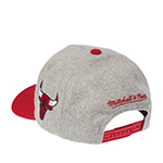 Бейсболка MITCHELL NESS арт. HP14543-CBUGREY Chicago Bulls NBA (серый / красный)