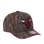 Бейсболка MITCHELL NESS арт. HP15007-CBUCAMO Chicago Bulls NBA (серый / коричневый)