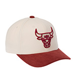 Бейсболка MITCHELL NESS арт. HP16223-CBUOFWH Chicago Bulls NBA (кремовый / красный)