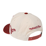 Бейсболка MITCHELL NESS арт. HP16223-CBUOFWH Chicago Bulls NBA (кремовый / красный)